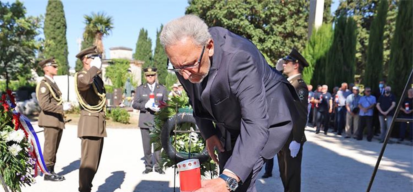 Svatko tko se cijepi pridonosi tome da svi skupa izađemo iz režima mjera, s razine Vlade napravili smo sve što smo mogli